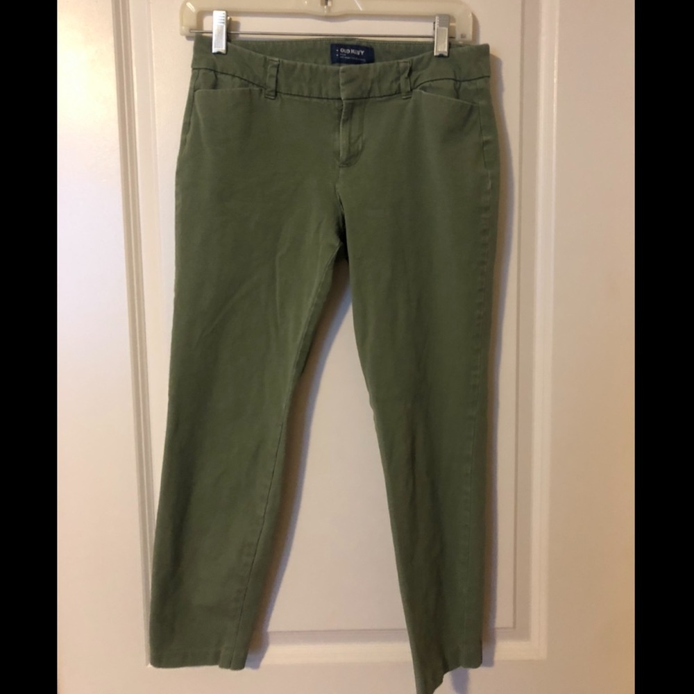 Old navy ankle length pixie pants